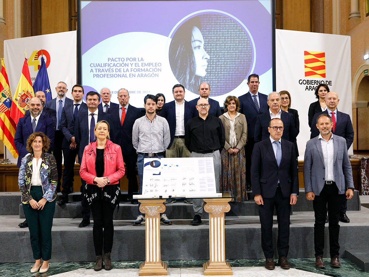 i+porc Cluster español de productores de ganado porcino i+Porc firma el pacto por la cualificación y el empleo a través de la formación profesional
