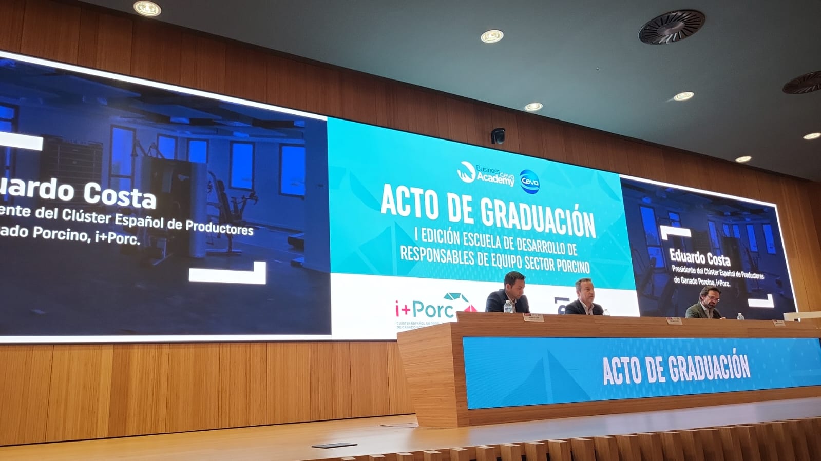 Graduación de los alumnos de la I Edición de la Escuela de Desarrollo de Responsables de Equipo sector Porcino