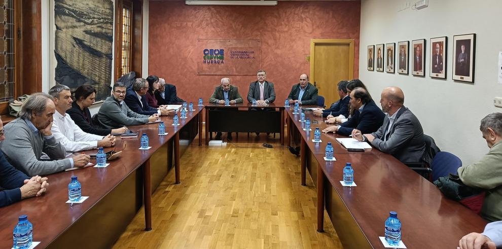 i+Porc en la jornada de trabajo CEOE-CEPYME en Huesca: encuentro entre el sector ganadero de porcino y fabricación de piensos y el Consejero de Medioambiente y Turismo del Gobierno de Aragón
