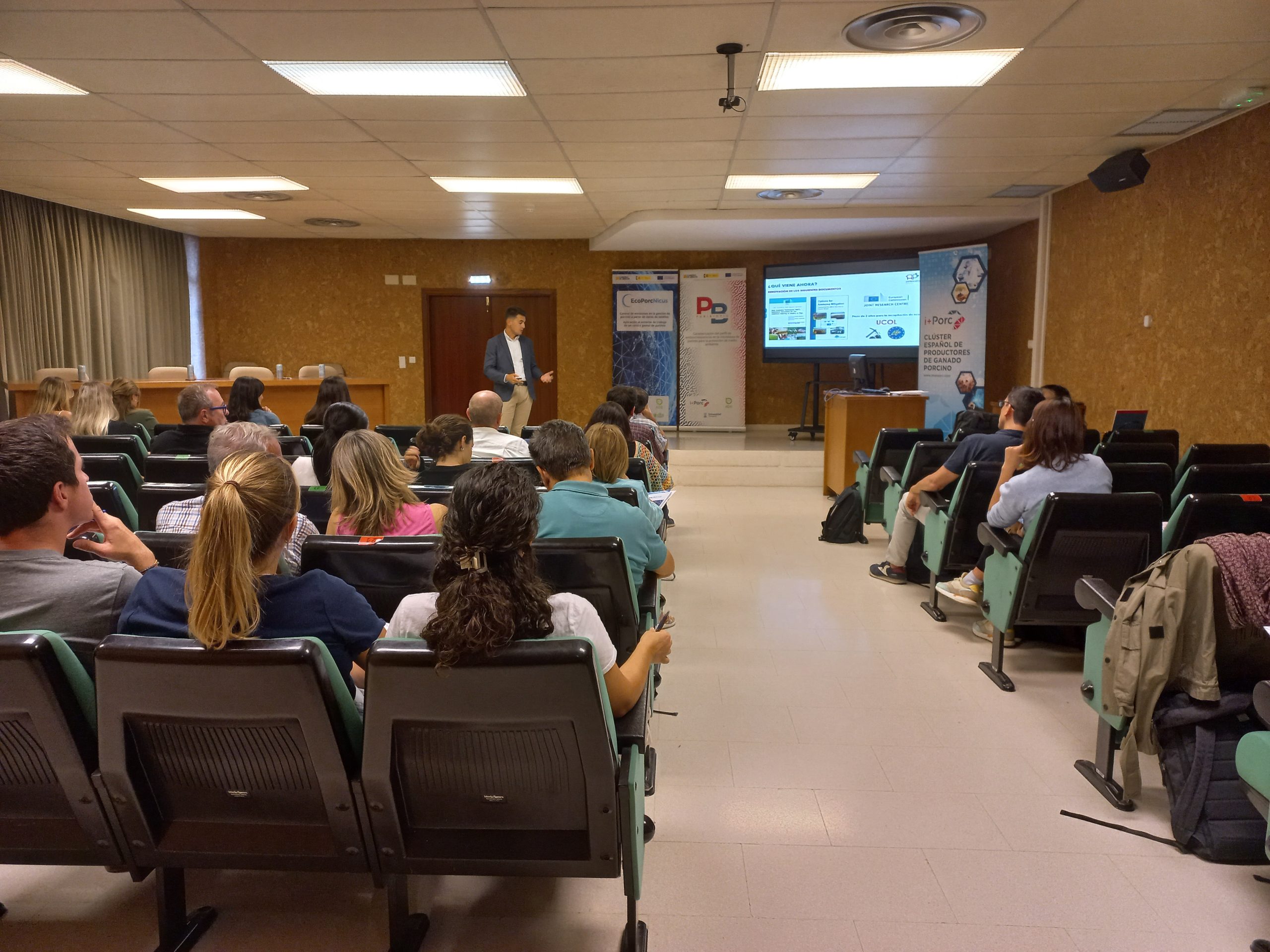 Jornada técnica presentación proyectos GO Aragón 2024, orientación profesional veterinaria y actualización temática medioambiental en el sector porcino